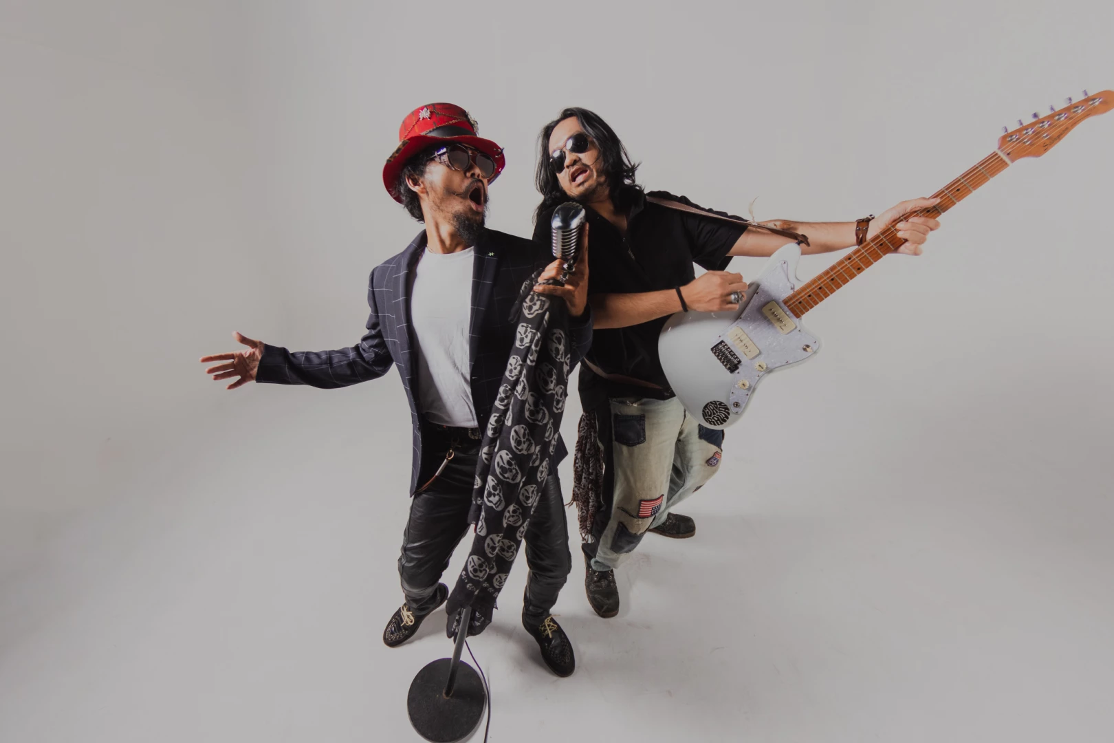“HEY”: Sajian Rock n Roll dari Ijay Irawan dan Firman Ink